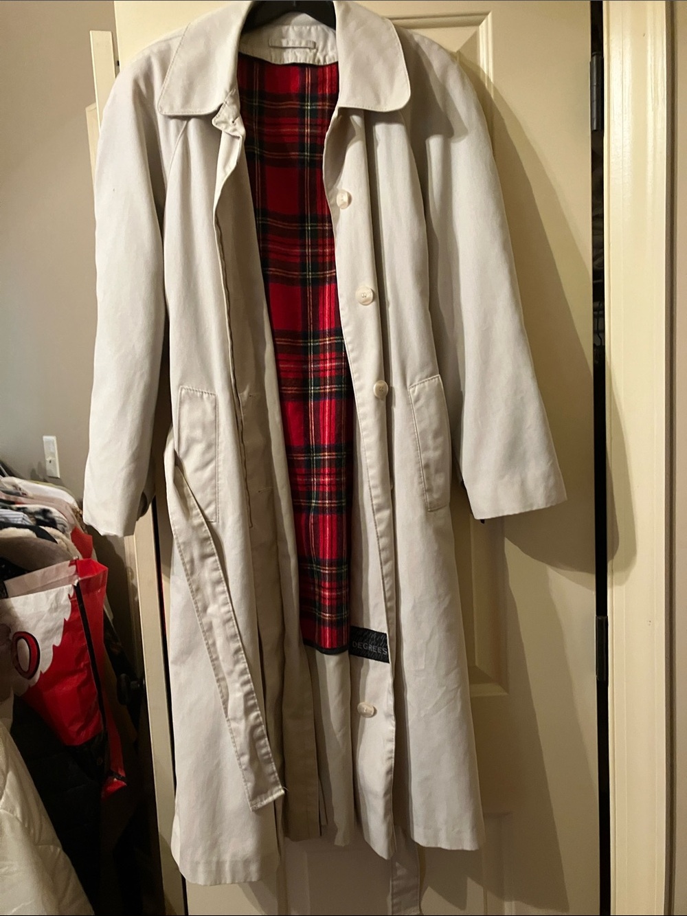Trench coat with zip out lining